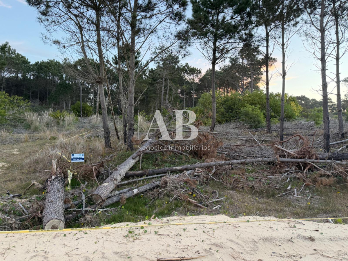 Terreno ID.355 - Solar en Playa Grande en 3a linea con vista al agua a 200m del mar !