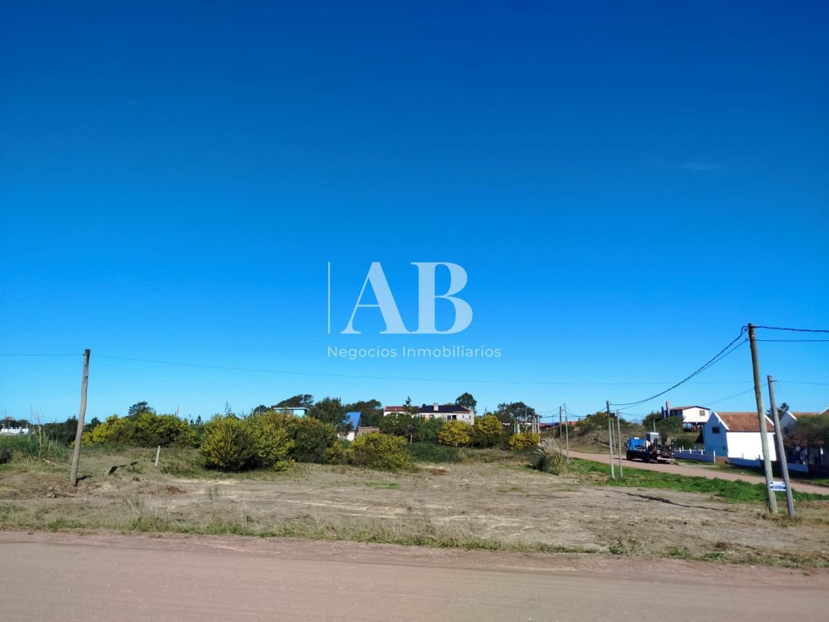 Terreno ID.250 - Excelente Esquina 1.200 metros cuadrados - Punta del Diablo