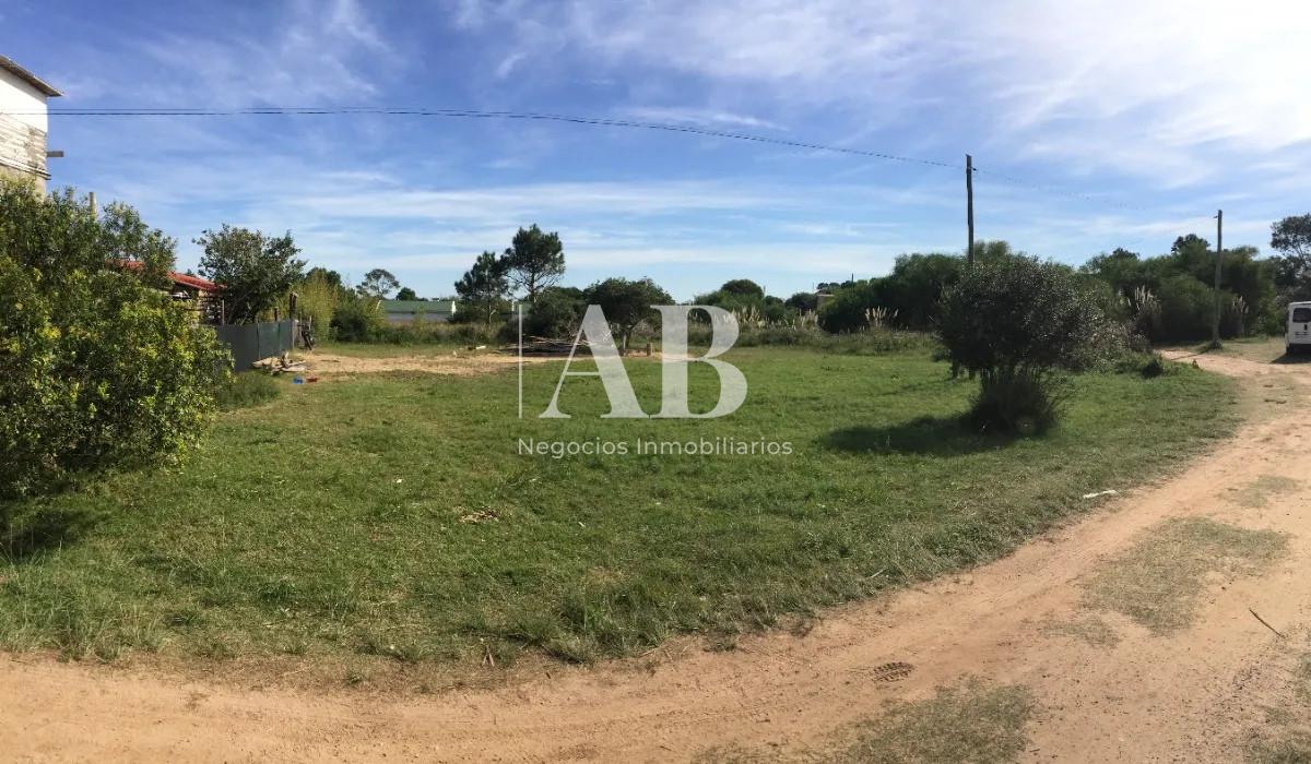 Terreno ID.206 - Solar esquinero a 400m del nuevo centro cívico - Punta del Diablo - Mza 58