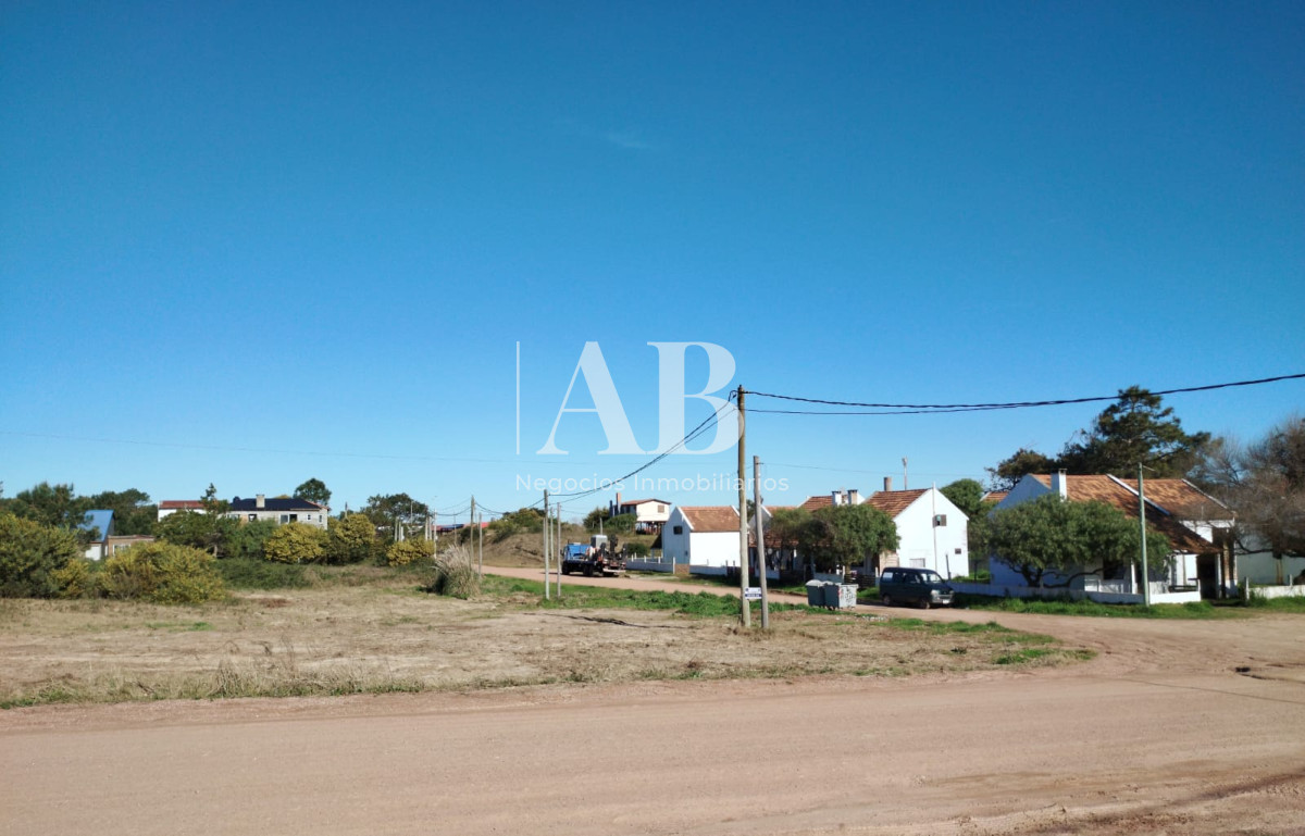 Terreno ID.250 - Excelente Esquina 1.200 metros cuadrados - Punta del Diablo