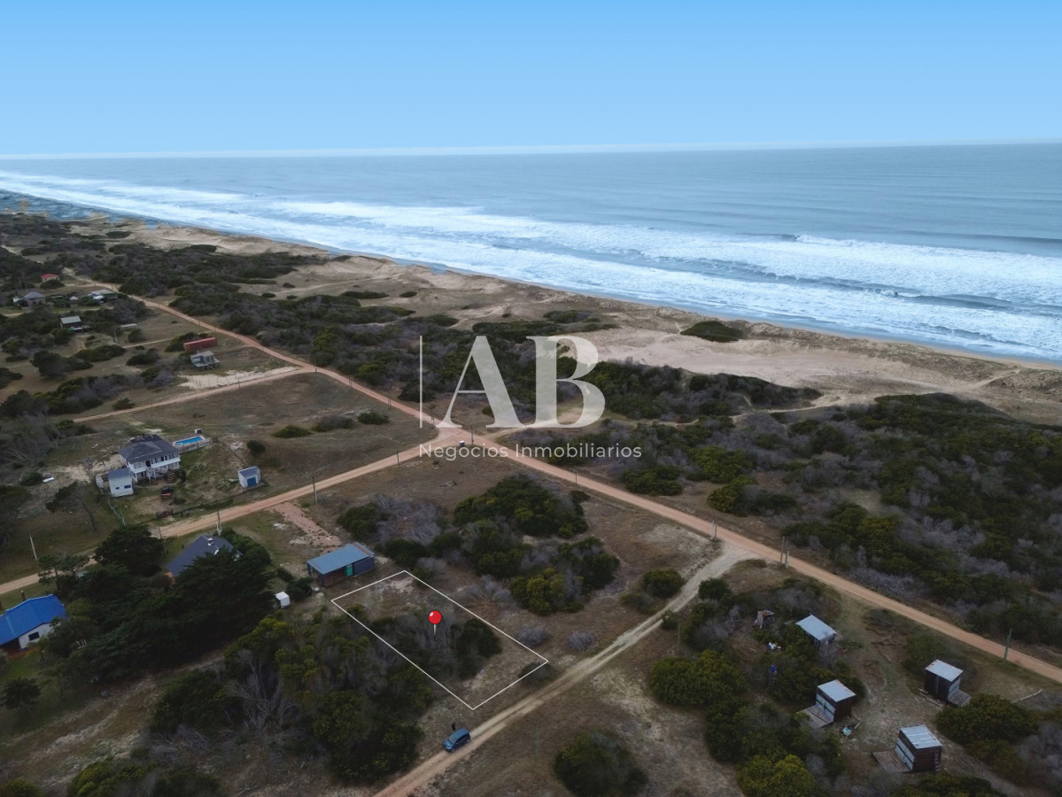 Terreno ID.373 - Excelente solar ubicado a 100m del mar en Playa La Esmeralda 