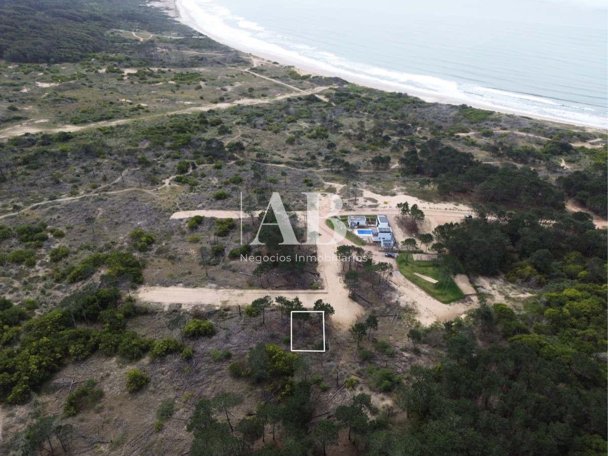 Terreno ID.355 - Solar en Playa Grande en 3a linea con vista al agua a 200m del mar !