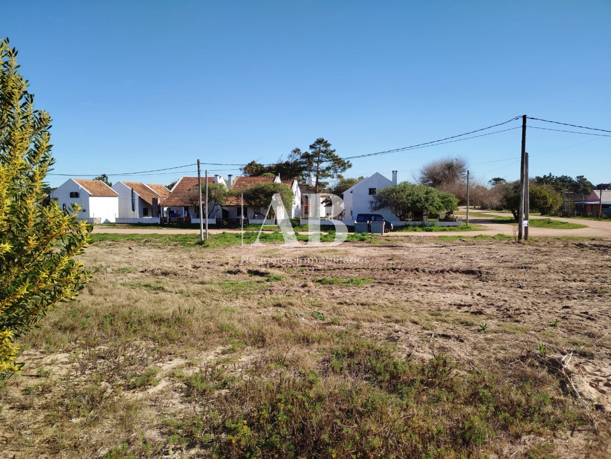 Terreno ID.250 - Excelente Esquina 1.200 metros cuadrados - Punta del Diablo