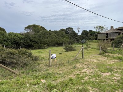 Venta de Solar de 500 en Barrio Rivero-Punta del Diablo