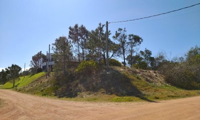 Terreno esquinero De 1030m2 - A 200m De Playa La Viuda - Mza 182