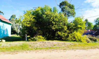 Terreno en La Esmeralda con calle, luz, Títulos.