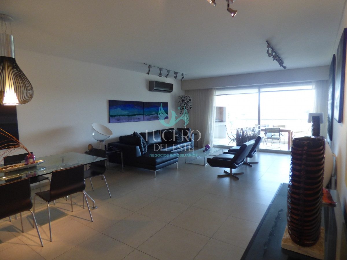 Apartamento ID.394 - Venta Departamento 4 Dorm en Suite Frente al Mar con 2 cocheras
