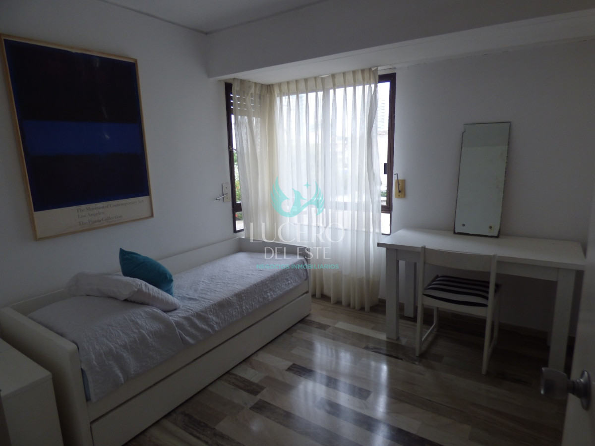 Apartamento ID.562 - Alquilo Departamento de 3 Dorm 2 baños en Parquemar Center