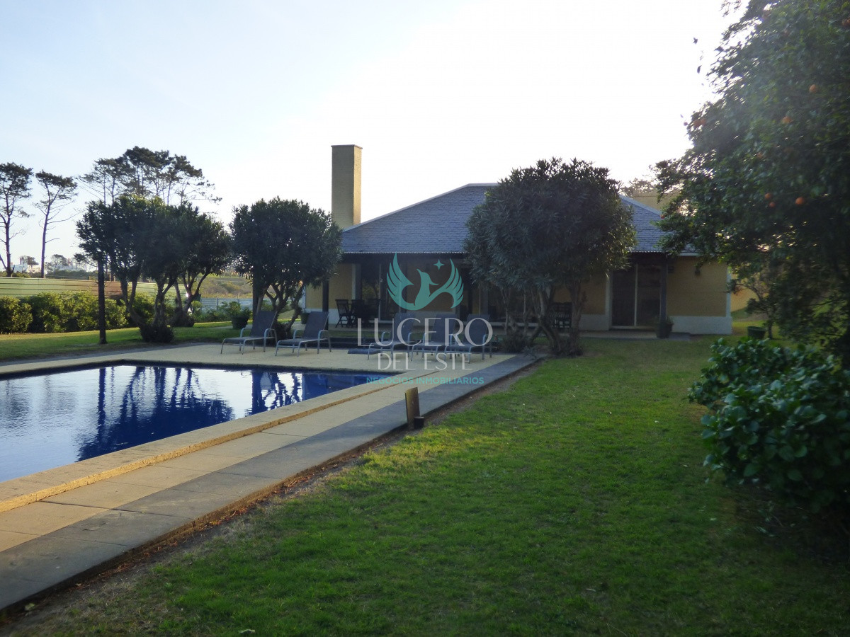 Apartamento ID.55 - Alquilo Departamento  2 Dorm 2 Baños al Frente del Mar