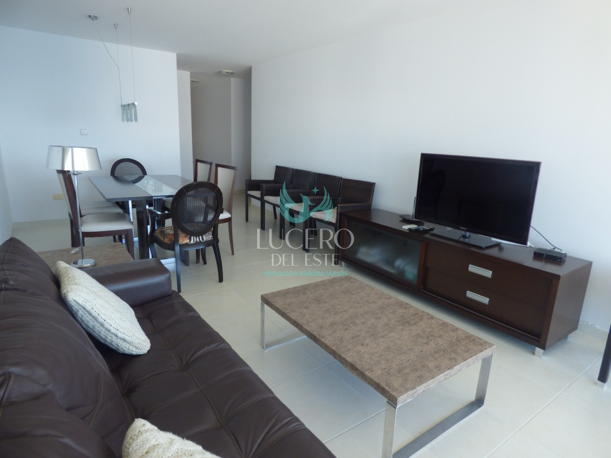 Apartamento ID.54 - Vendo y Alquilo Departamento de 2 Dorm en Season Tower