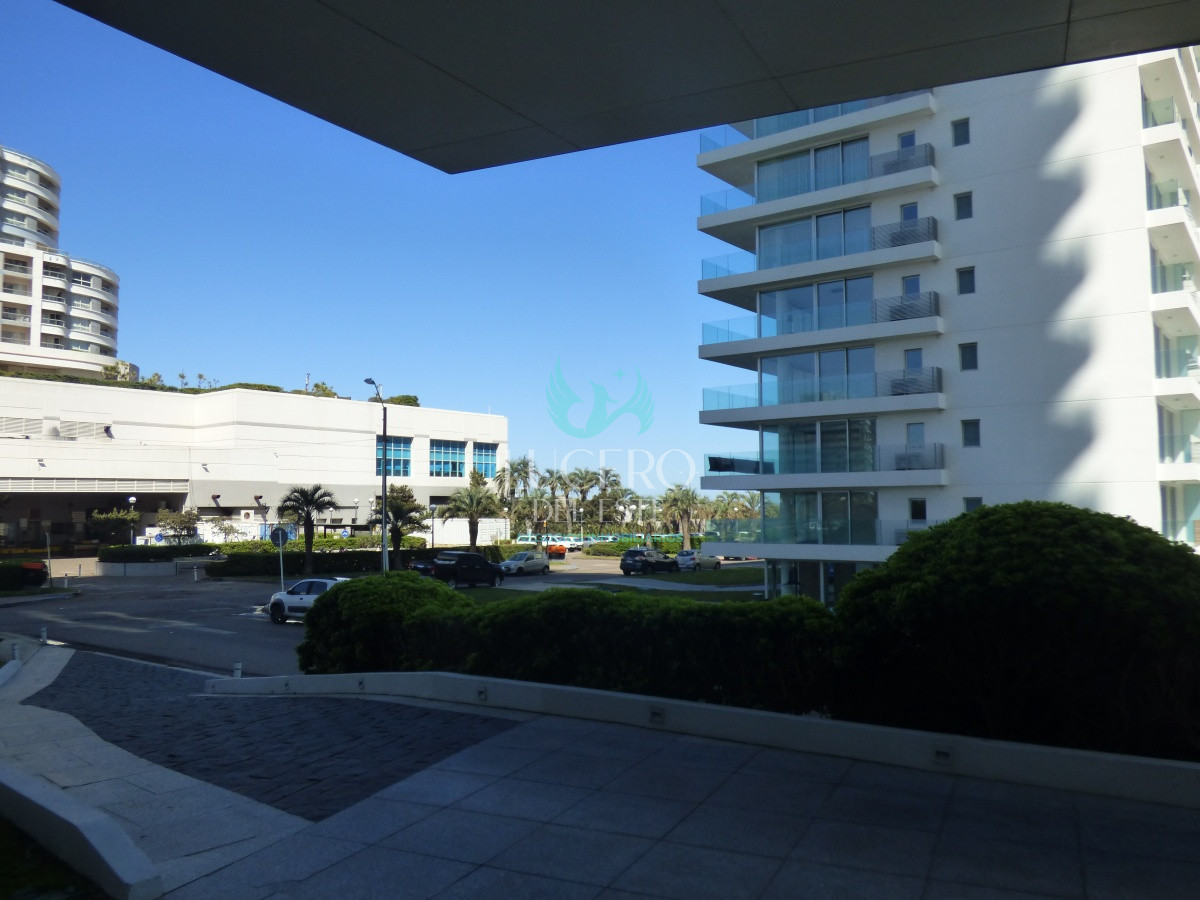 Apartamento ID.54 - Vendo y Alquilo Departamento de 2 Dorm en Season Tower