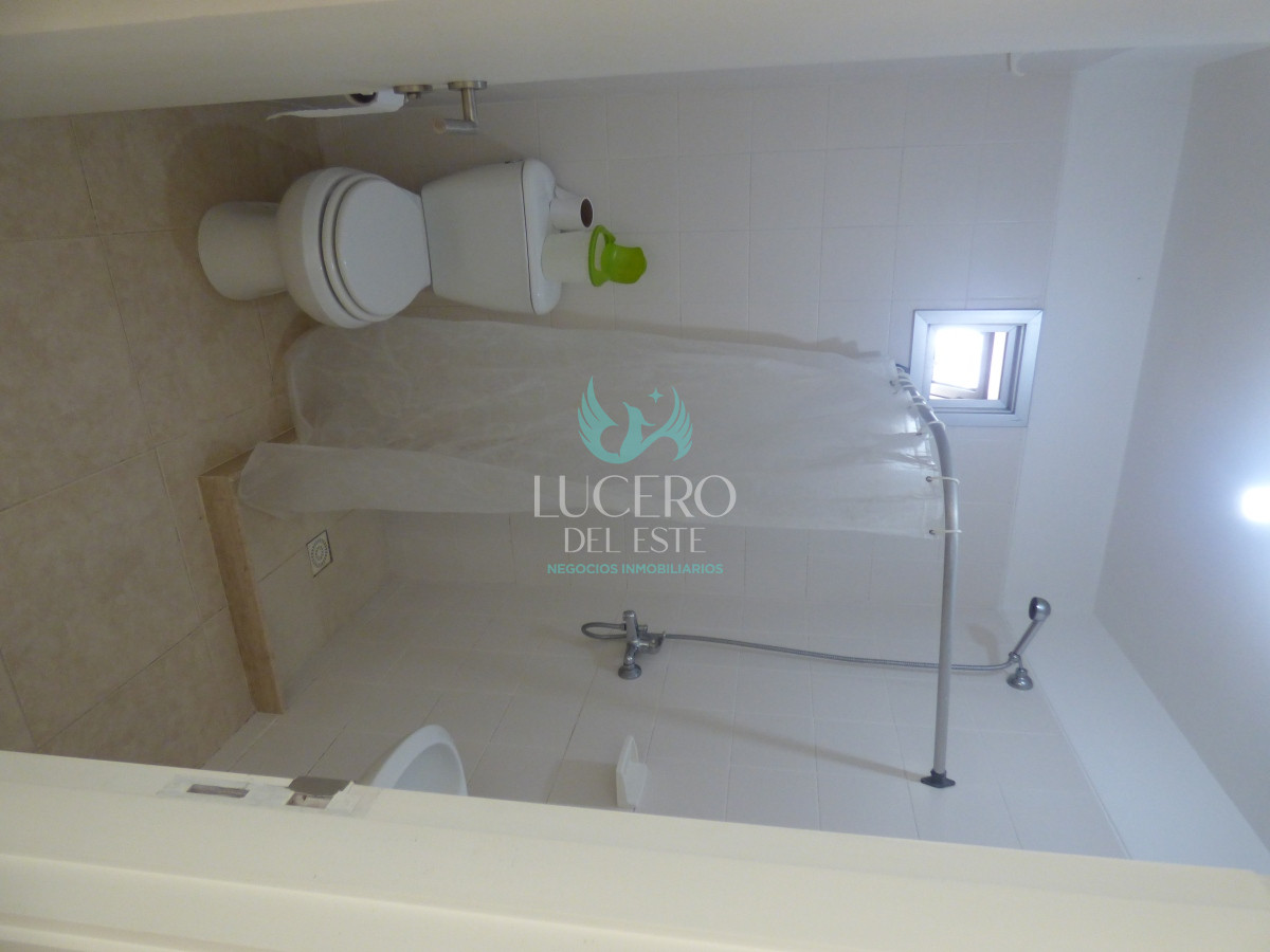 Apartamento ID.394 - Venta Departamento 4 Dorm en Suite Frente al Mar con 2 cocheras