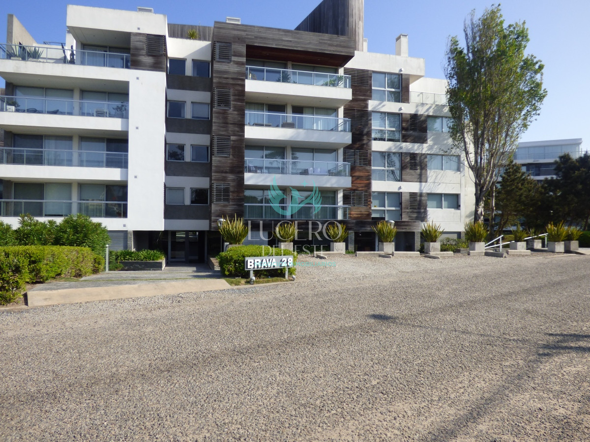 Apartamento ID.394 - Venta Departamento 4 Dorm en Suite Frente al Mar con 2 cocheras