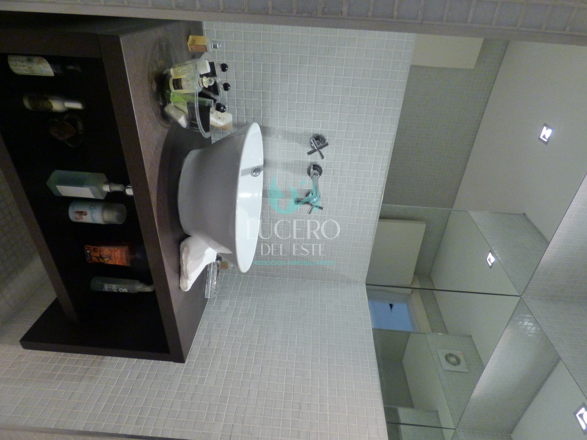 Apartamento ID.394 - Venta Departamento 4 Dorm en Suite Frente al Mar con 2 cocheras