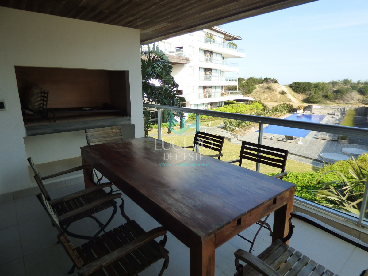Apartamento ID.394 - Venta Departamento 4 Dorm en Suite Frente al Mar con 2 cocheras
