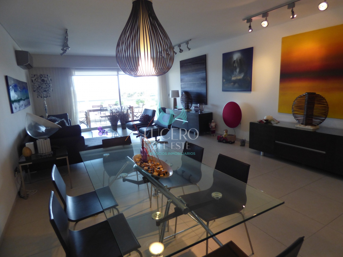 Apartamento ID.394 - Venta Departamento 4 Dorm en Suite Frente al Mar con 2 cocheras