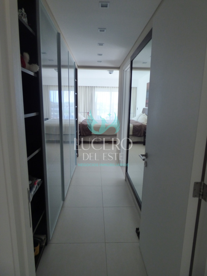 Apartamento ID.394 - Venta Departamento 4 Dorm en Suite Frente al Mar con 2 cocheras
