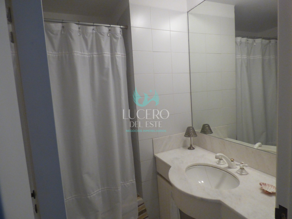 Apartamento ID.56 - Alquiler Departamento 3 Dorm + 1 en PH, con terraza y Jacuzzi 