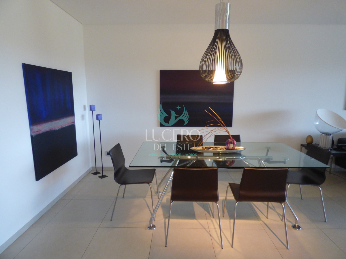 Apartamento ID.394 - Venta Departamento 4 Dorm en Suite Frente al Mar con 2 cocheras