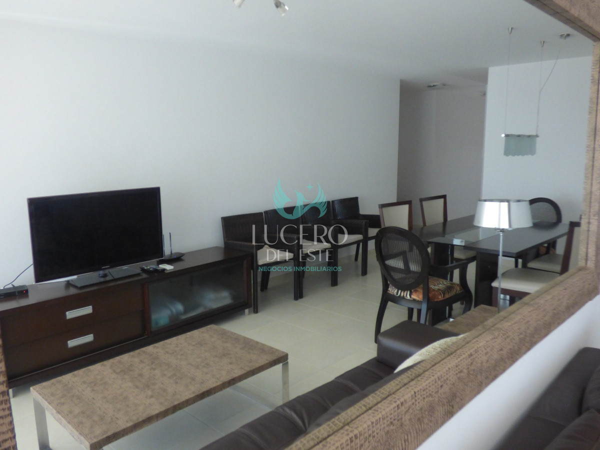 Apartamento ID.54 - Vendo y Alquilo Departamento de 2 Dorm en Season Tower