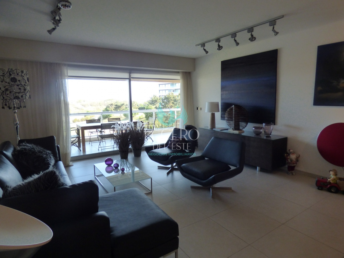 Apartamento ID.394 - Venta Departamento 4 Dorm en Suite Frente al Mar con 2 cocheras