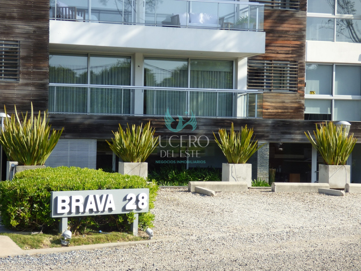 Apartamento ID.394 - Venta Departamento 4 Dorm en Suite Frente al Mar con 2 cocheras