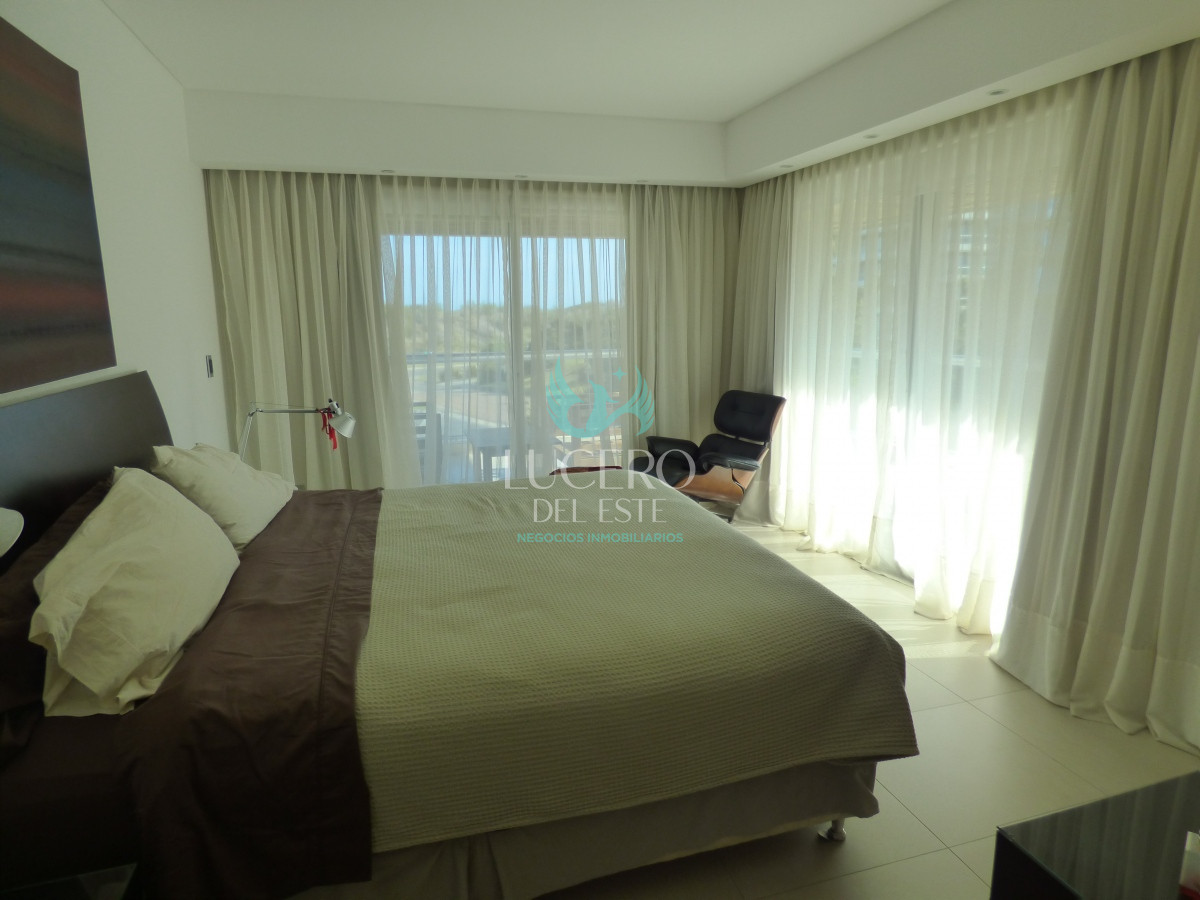 Apartamento ID.394 - Venta Departamento 4 Dorm en Suite Frente al Mar con 2 cocheras