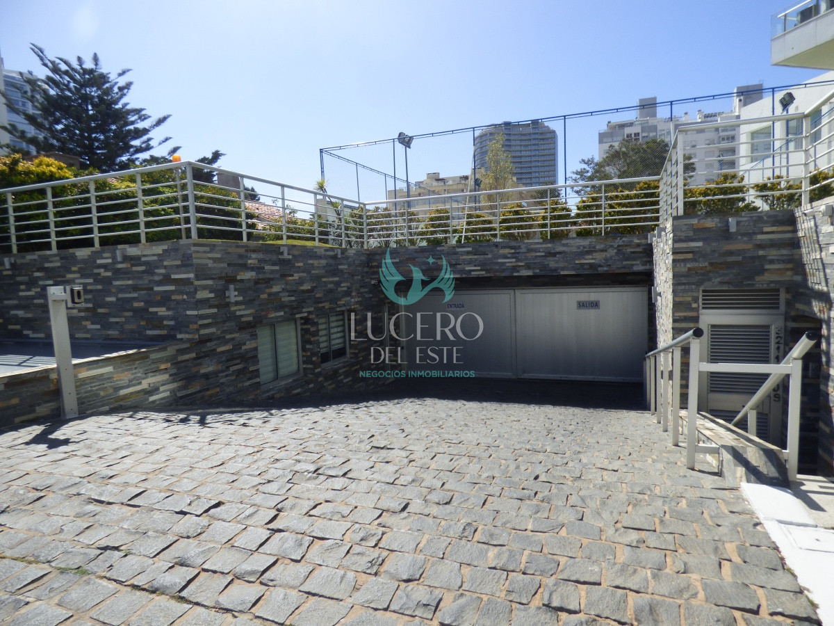 Apartamento ID.54 - Vendo y Alquilo Departamento de 2 Dorm en Season Tower