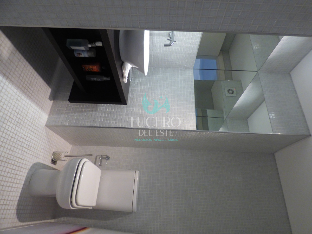 Apartamento ID.394 - Venta Departamento 4 Dorm en Suite Frente al Mar con 2 cocheras