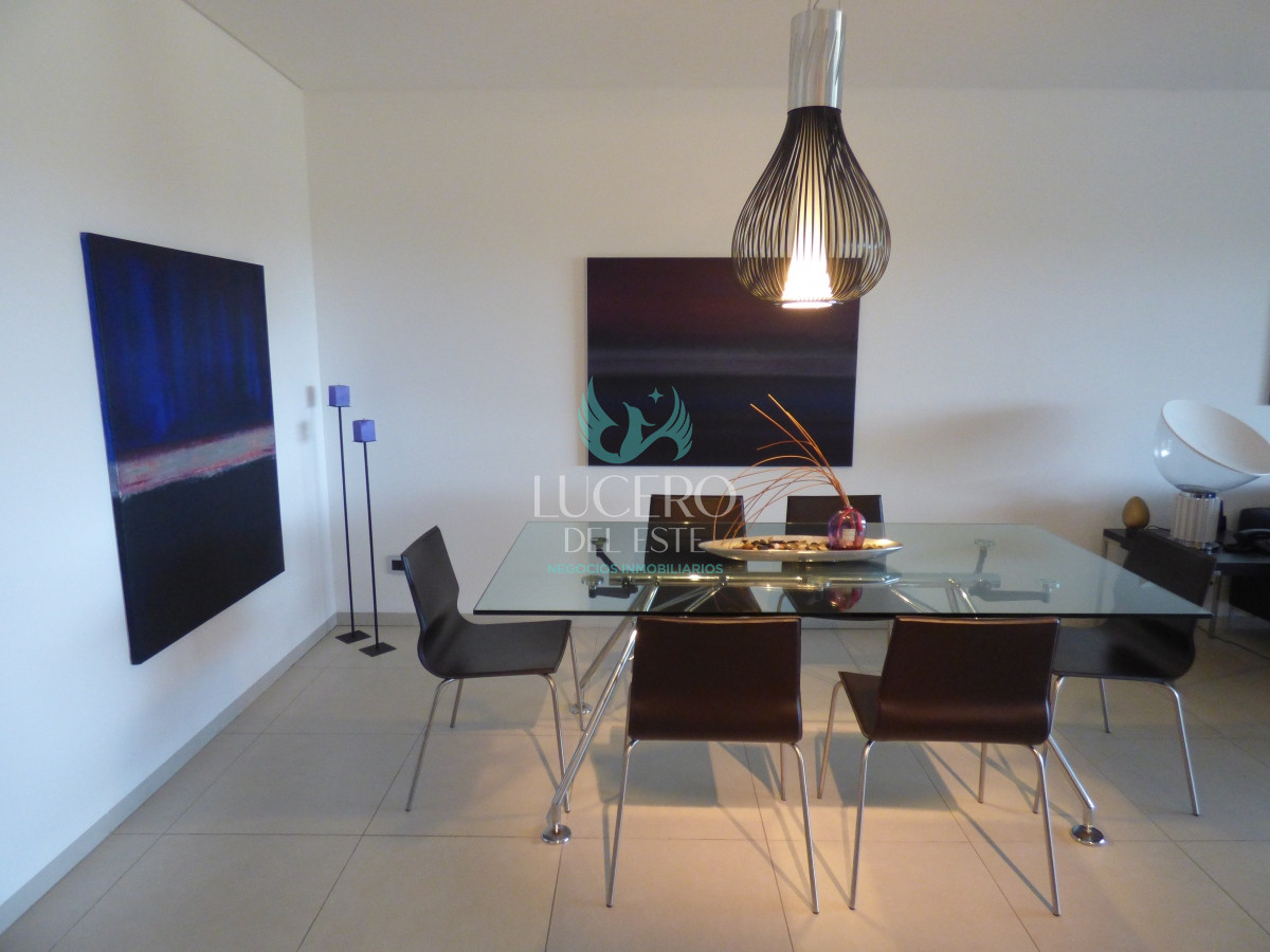 Apartamento ID.394 - Venta Departamento 4 Dorm en Suite Frente al Mar con 2 cocheras