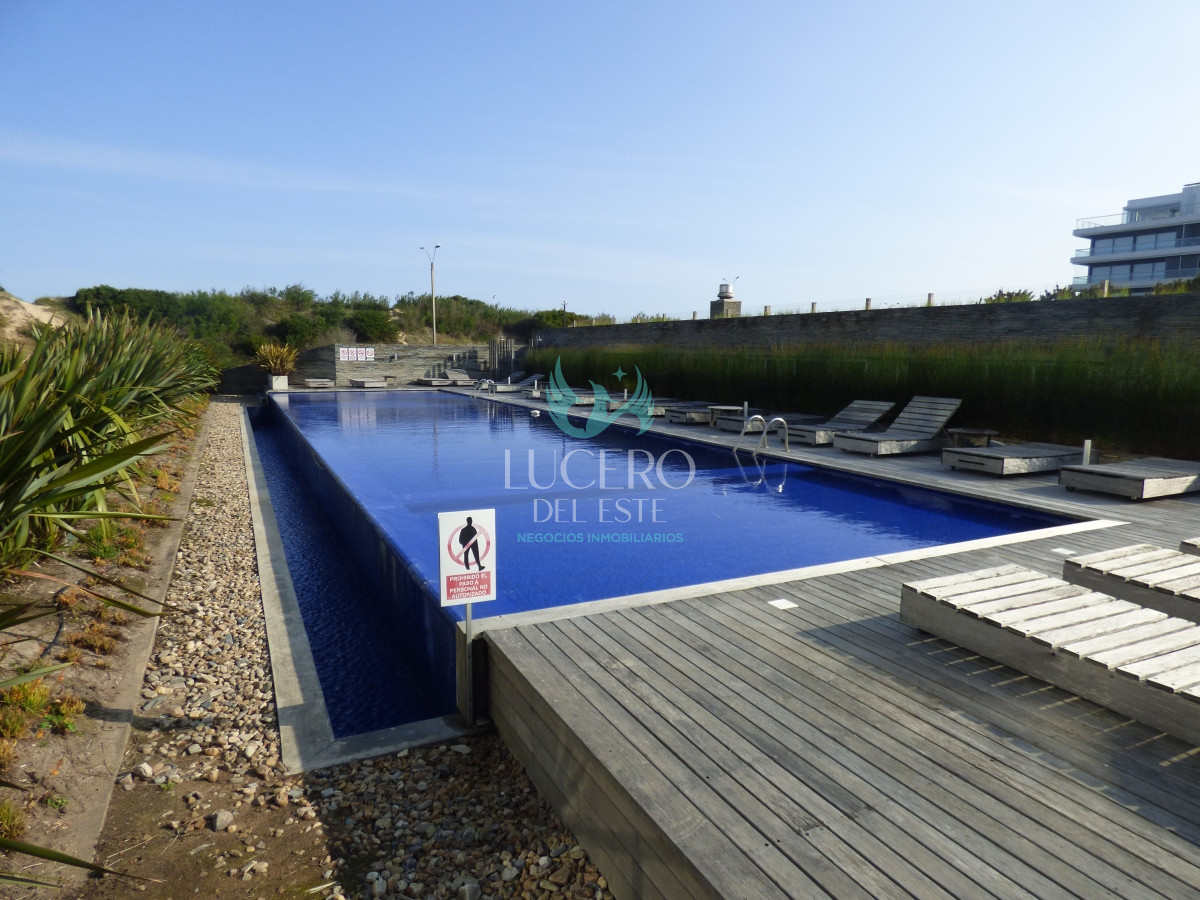 Apartamento ID.394 - Venta Departamento 4 Dorm en Suite Frente al Mar con 2 cocheras