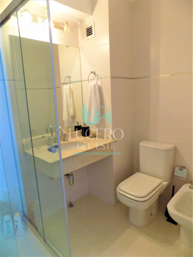 Apartamento ID.54 - Vendo y Alquilo Departamento de 2 Dorm en Season Tower