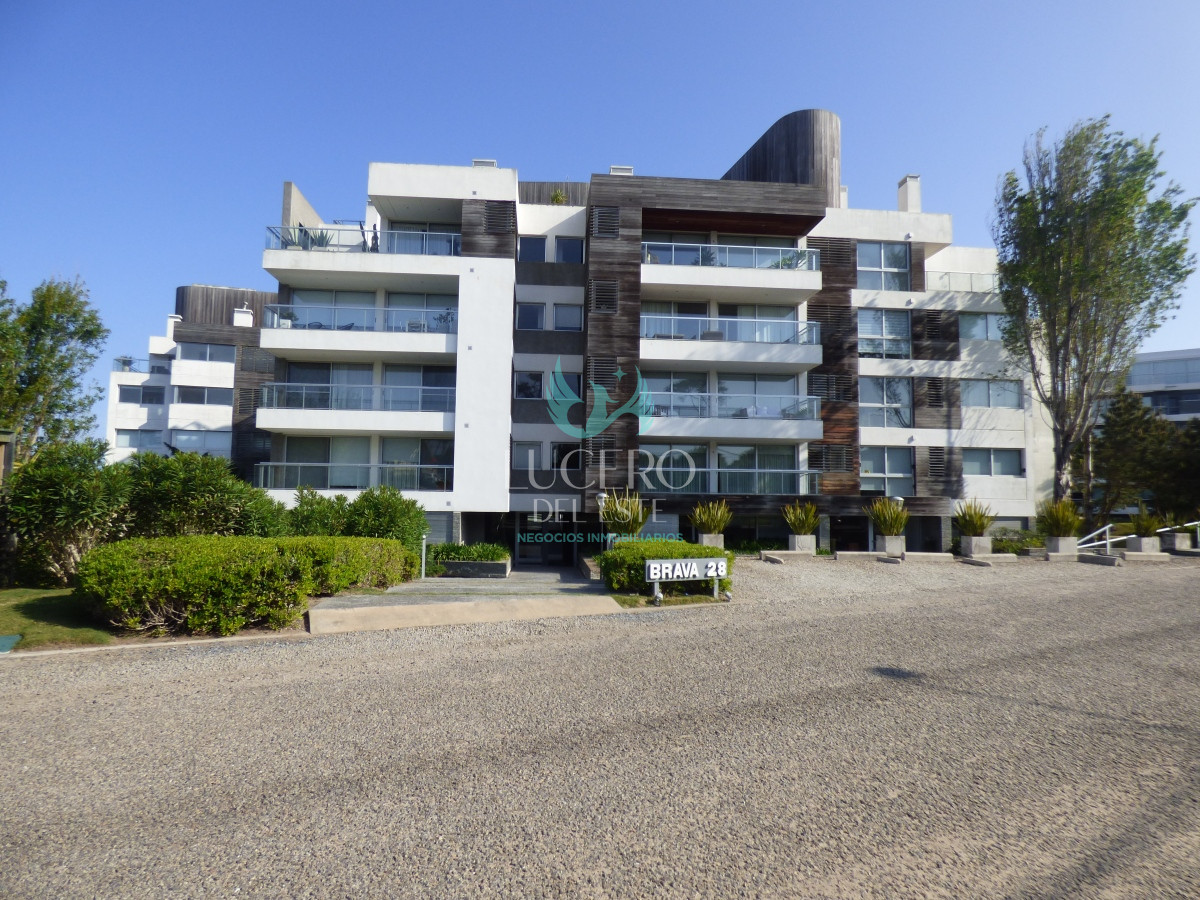 Apartamento ID.394 - Venta Departamento 4 Dorm en Suite Frente al Mar con 2 cocheras