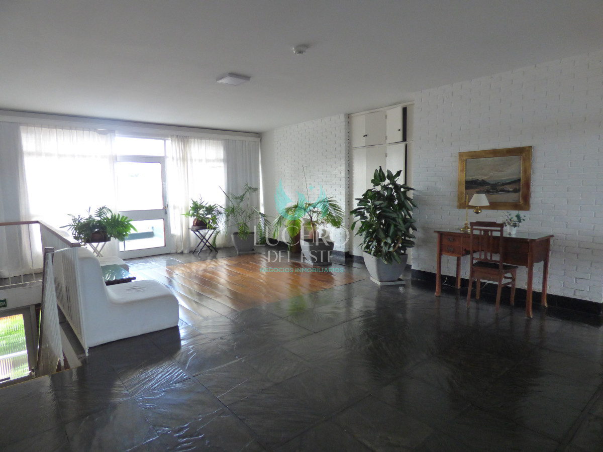 Apartamento ID.1466 - Alquiler Invernal o anual 1 Dorm y medio edificio Vanguardia