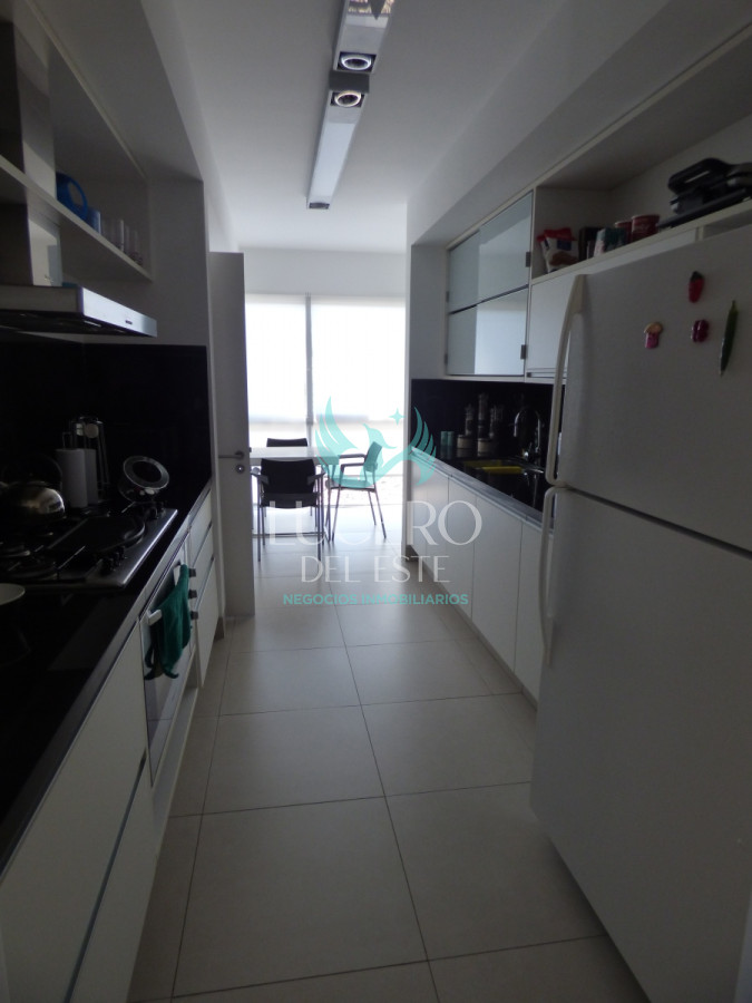 Apartamento ID.394 - Venta Departamento 4 Dorm en Suite Frente al Mar con 2 cocheras