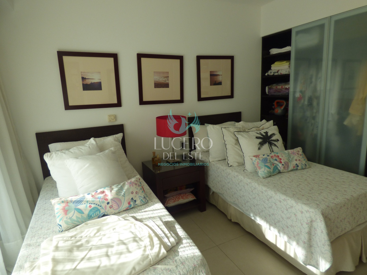 Apartamento ID.394 - Venta Departamento 4 Dorm en Suite Frente al Mar con 2 cocheras