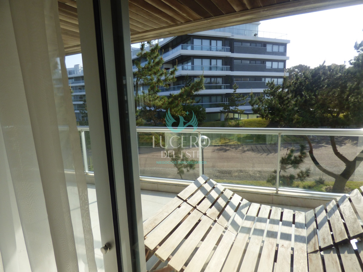 Apartamento ID.394 - Venta Departamento 4 Dorm en Suite Frente al Mar con 2 cocheras