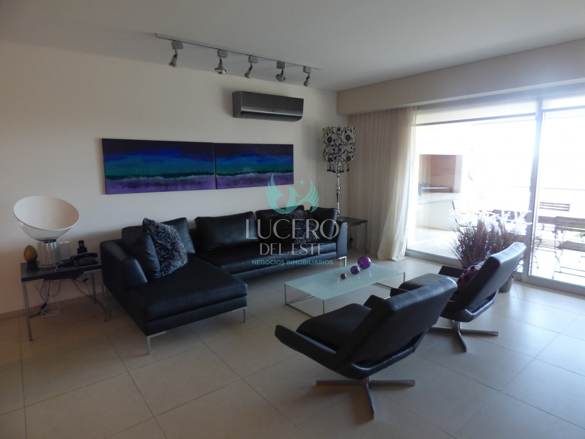 Apartamento ID.394 - Venta Departamento 4 Dorm en Suite Frente al Mar con 2 cocheras