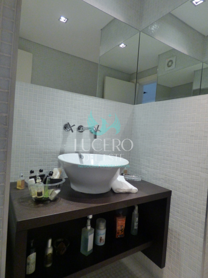 Apartamento ID.394 - Venta Departamento 4 Dorm en Suite Frente al Mar con 2 cocheras