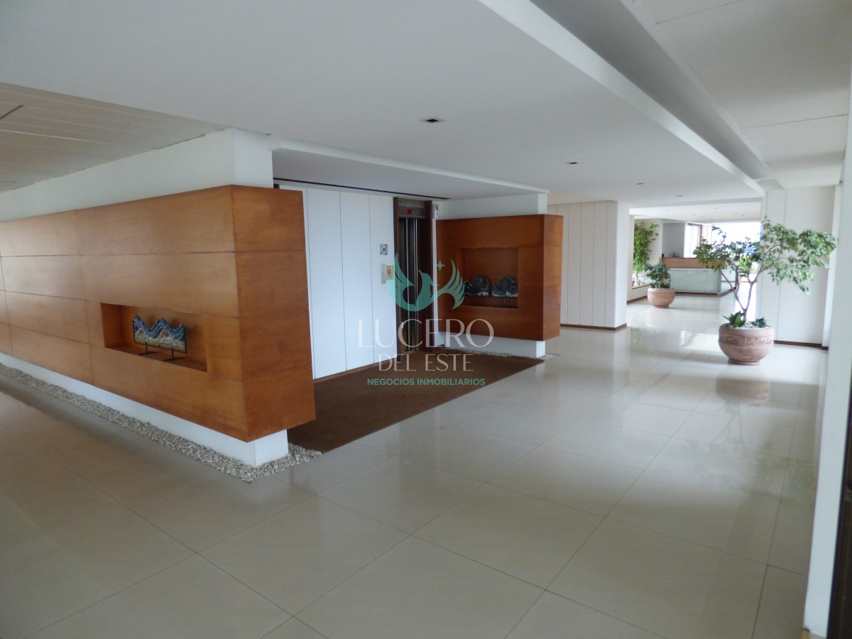 Apartamento ID.562 - Alquilo Departamento de 3 Dorm 2 baños en Parquemar Center