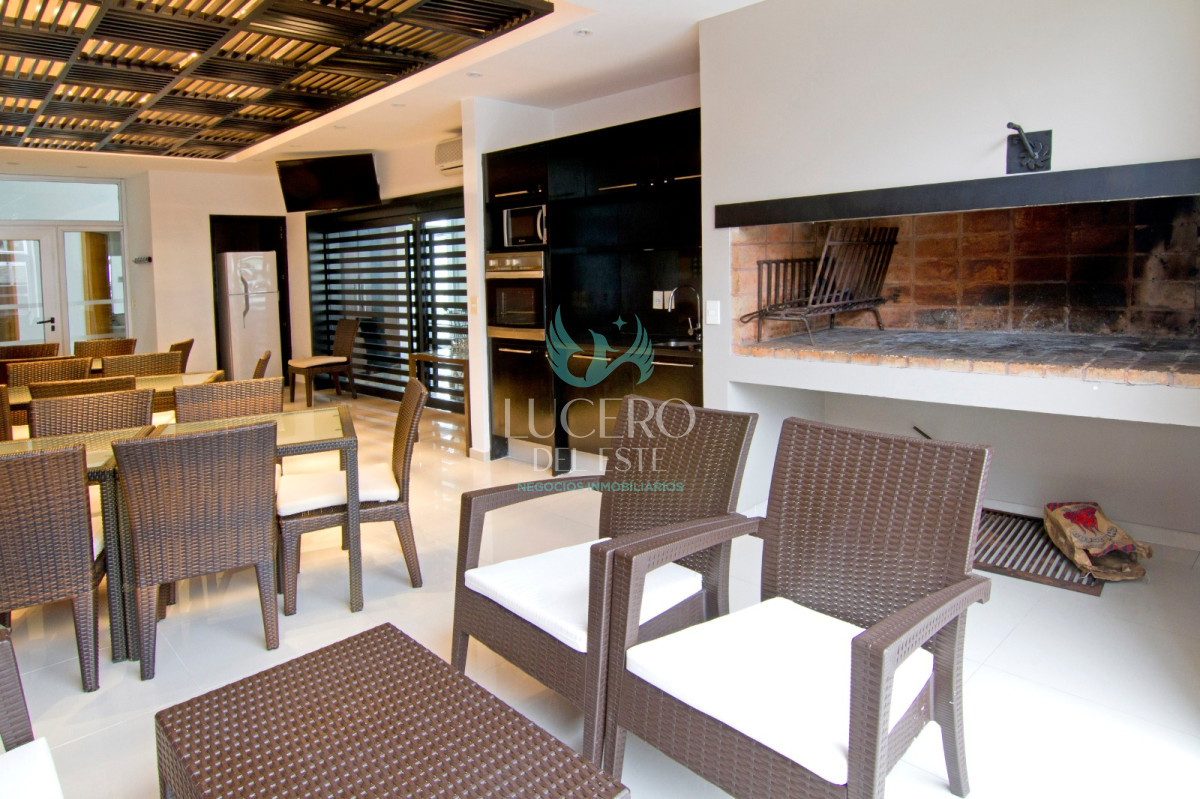 Apartamento ID.54 - Vendo y Alquilo Departamento de 2 Dorm en Season Tower