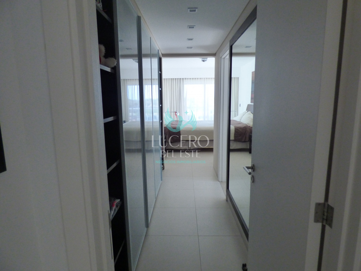 Apartamento ID.394 - Venta Departamento 4 Dorm en Suite Frente al Mar con 2 cocheras