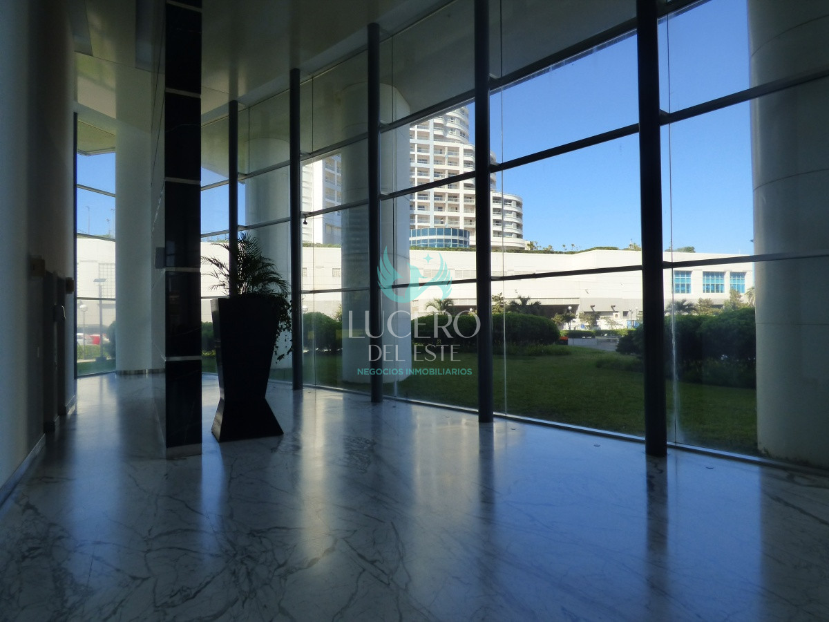 Apartamento ID.54 - Vendo y Alquilo Departamento de 2 Dorm en Season Tower