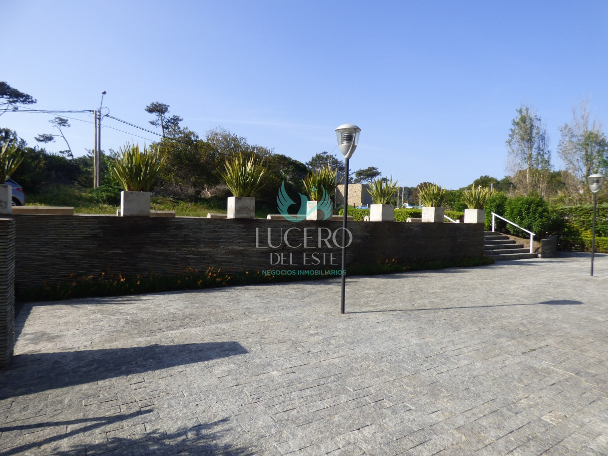 Apartamento ID.394 - Venta Departamento 4 Dorm en Suite Frente al Mar con 2 cocheras