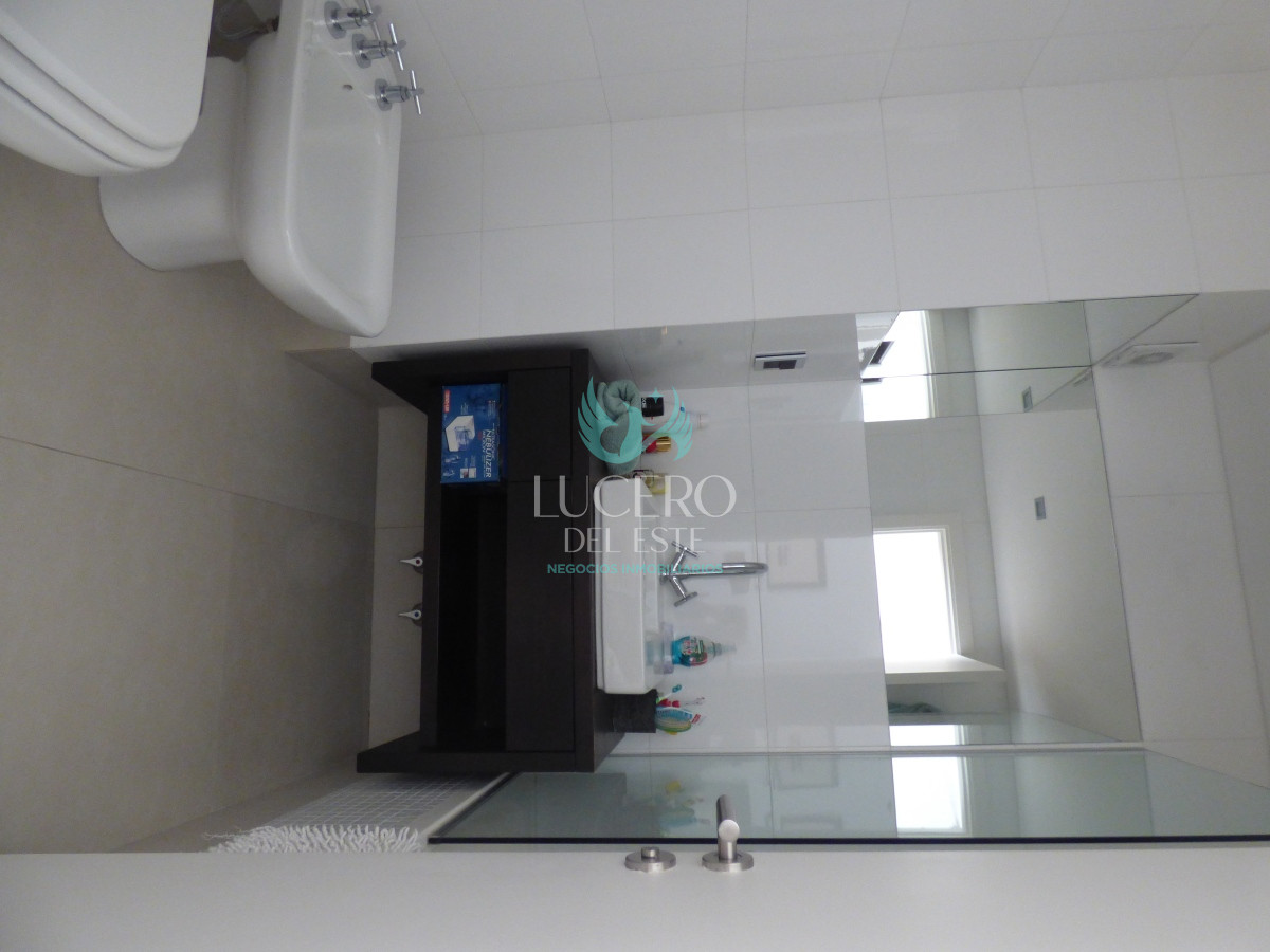 Apartamento ID.394 - Venta Departamento 4 Dorm en Suite Frente al Mar con 2 cocheras