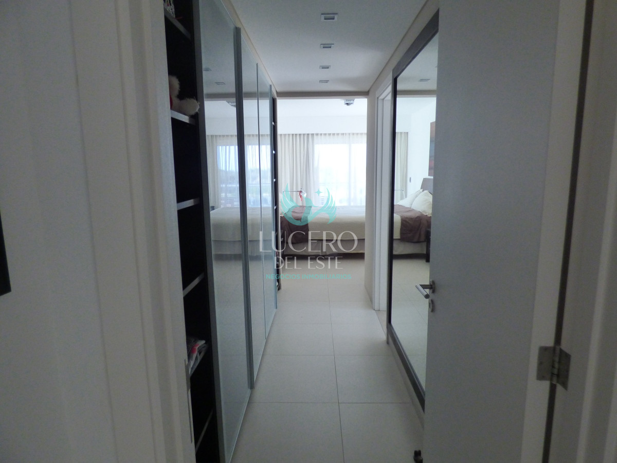 Apartamento ID.394 - Venta Departamento 4 Dorm en Suite Frente al Mar con 2 cocheras