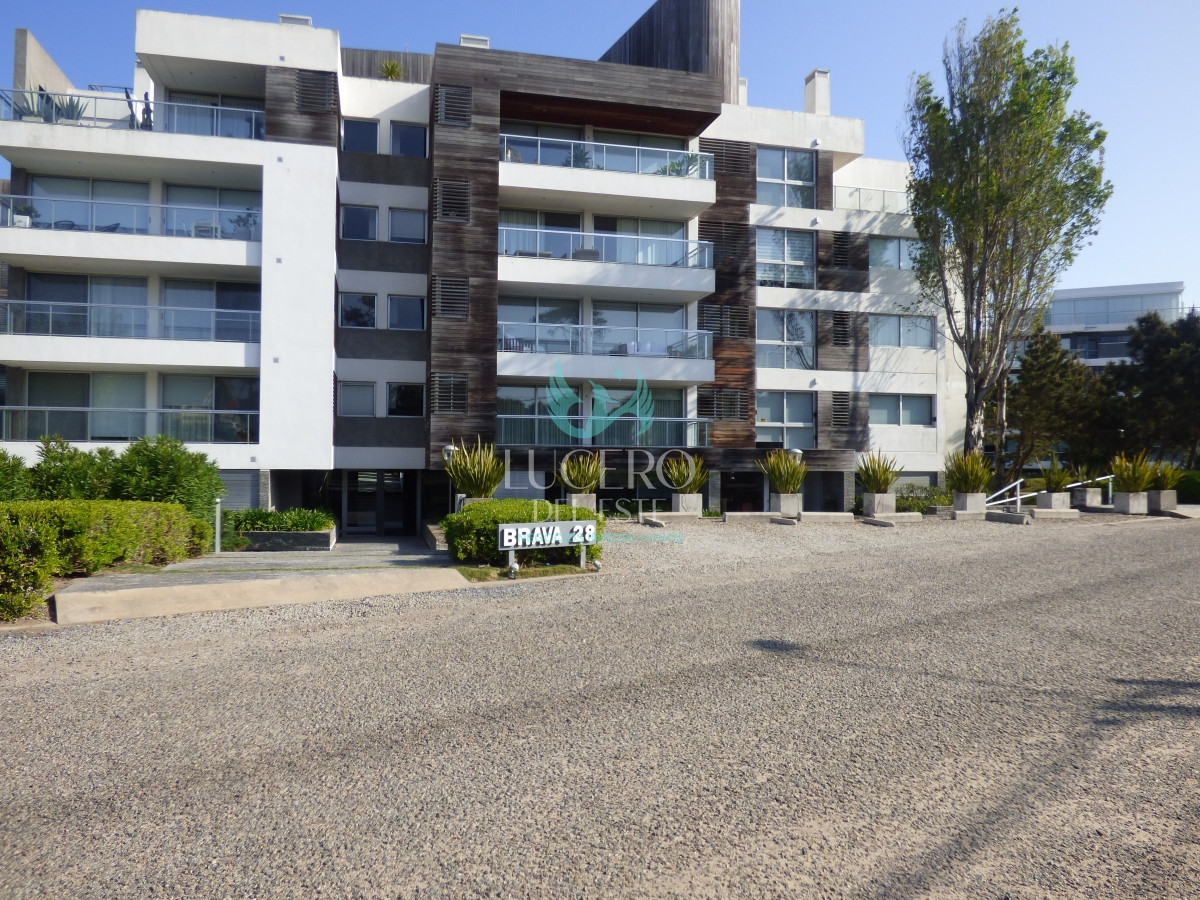Apartamento ID.394 - Venta Departamento 4 Dorm en Suite Frente al Mar con 2 cocheras