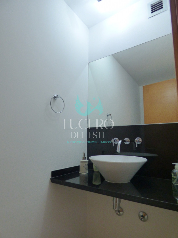 Apartamento ID.54 - Vendo y Alquilo Departamento de 2 Dorm en Season Tower