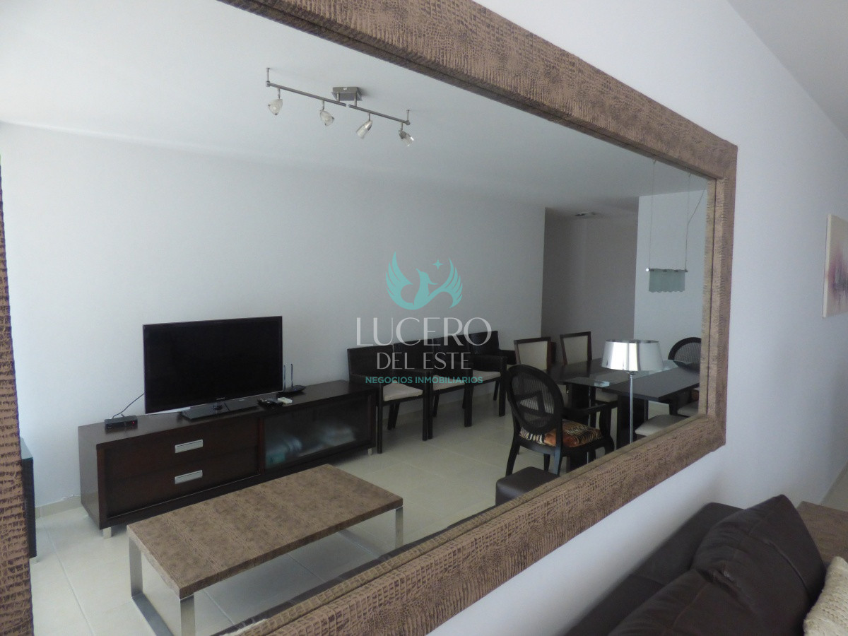 Apartamento ID.54 - Vendo y Alquilo Departamento de 2 Dorm en Season Tower