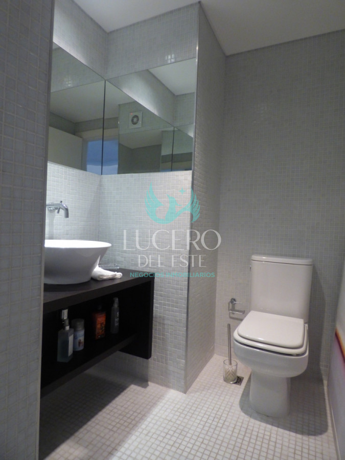 Apartamento ID.394 - Venta Departamento 4 Dorm en Suite Frente al Mar con 2 cocheras